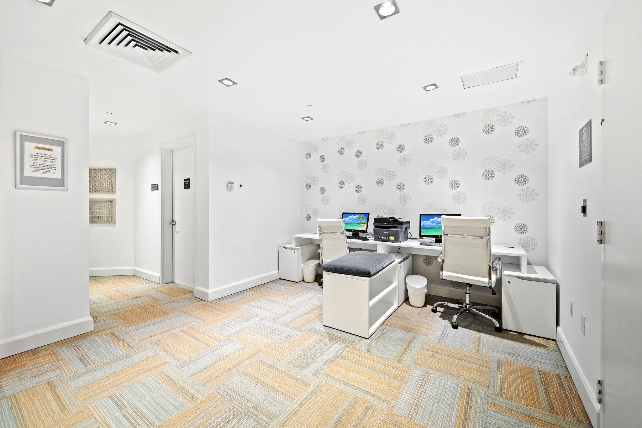 951 Brickell Avenue, Unit 400 Miami, FL 33131 - Photo 29 of 40 a living room with furniture