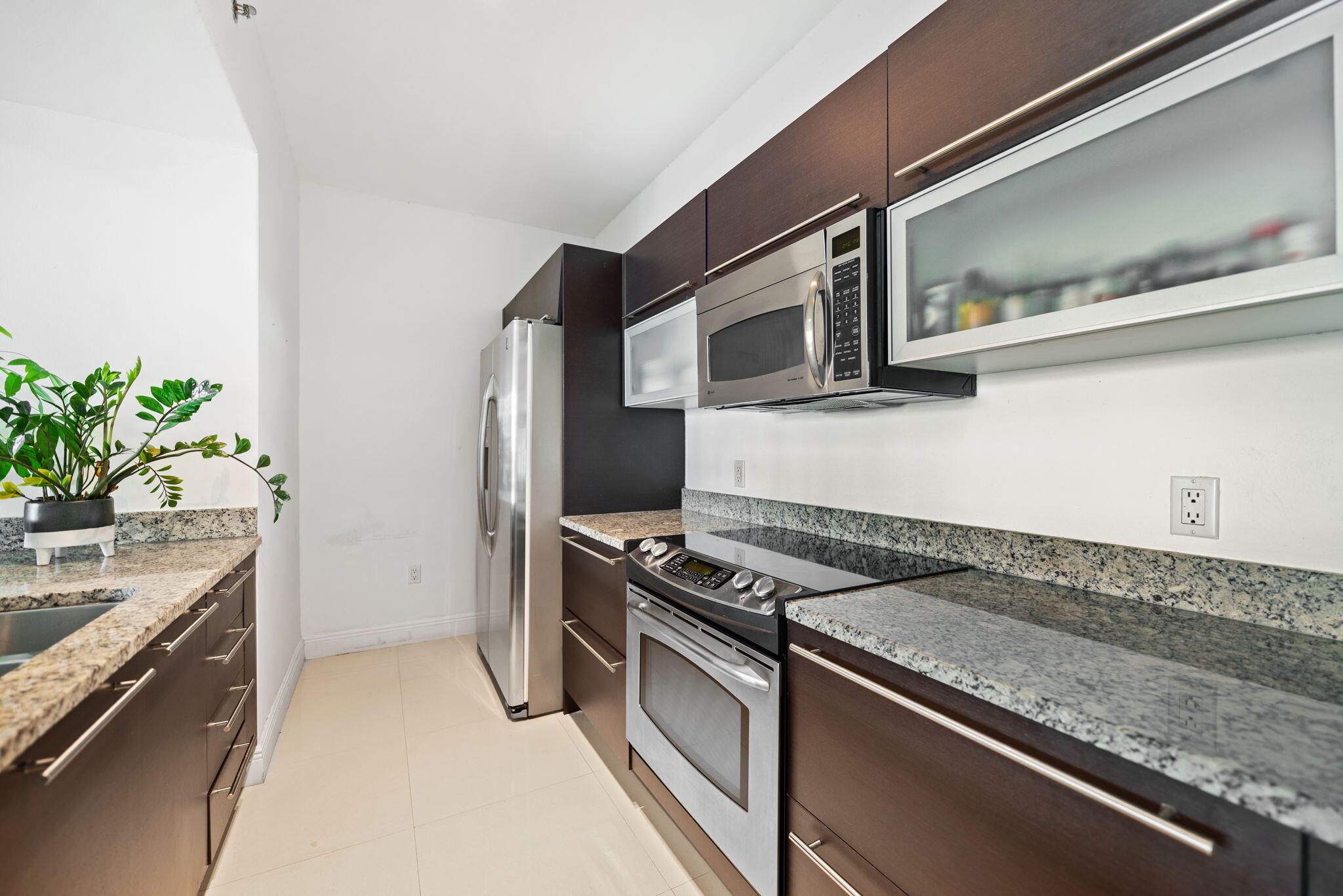 951 Brickell Avenue, Unit 400 Miami, FL 33131 - Photo 8 of 40 a kitchen with stainless steel appliances granite countertop a sink and stove