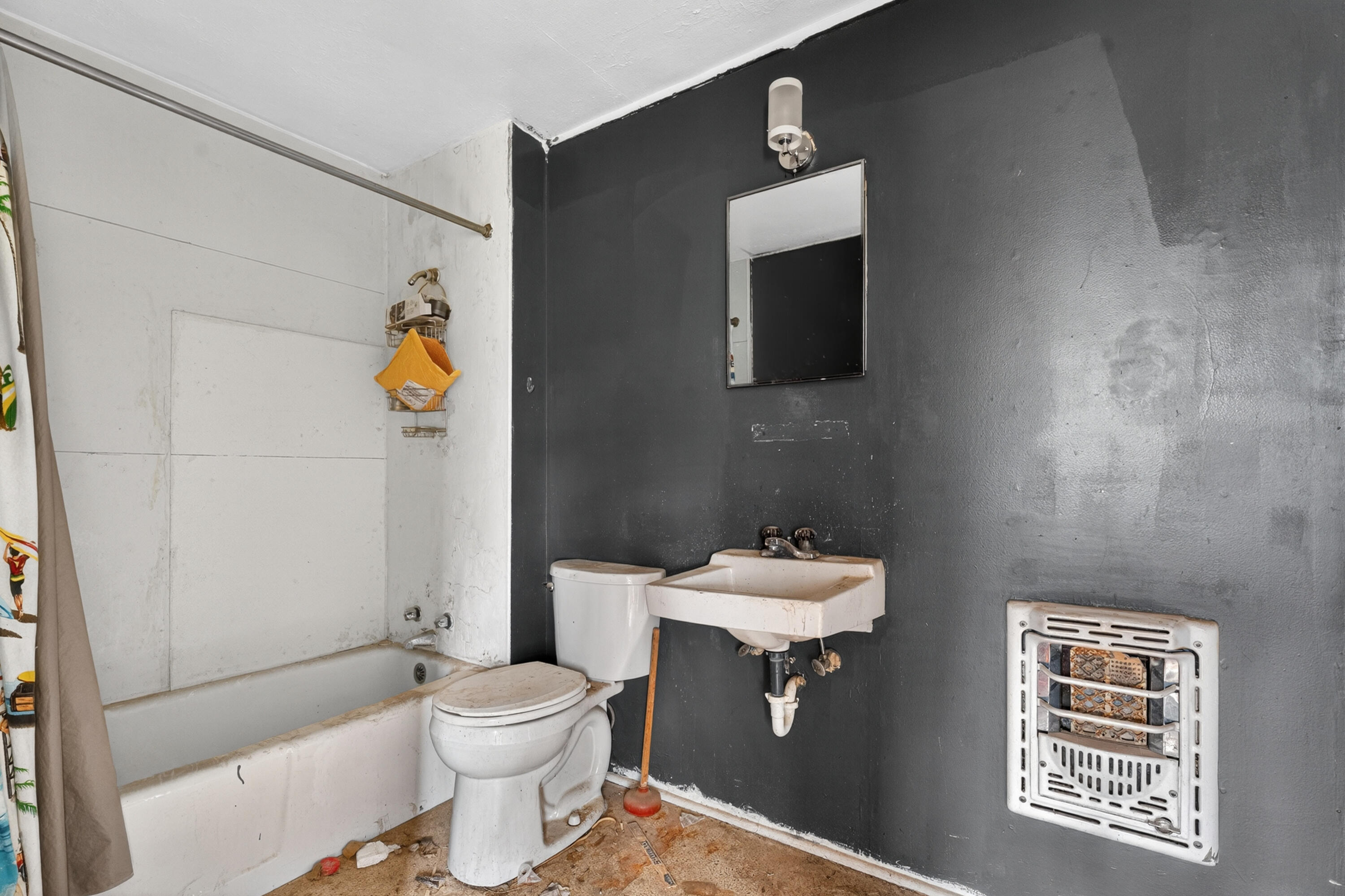 500 West Garza Street Slaton, TX 79364 - Photo 17 of 24 a bathroom with a toilet sink and mirror
