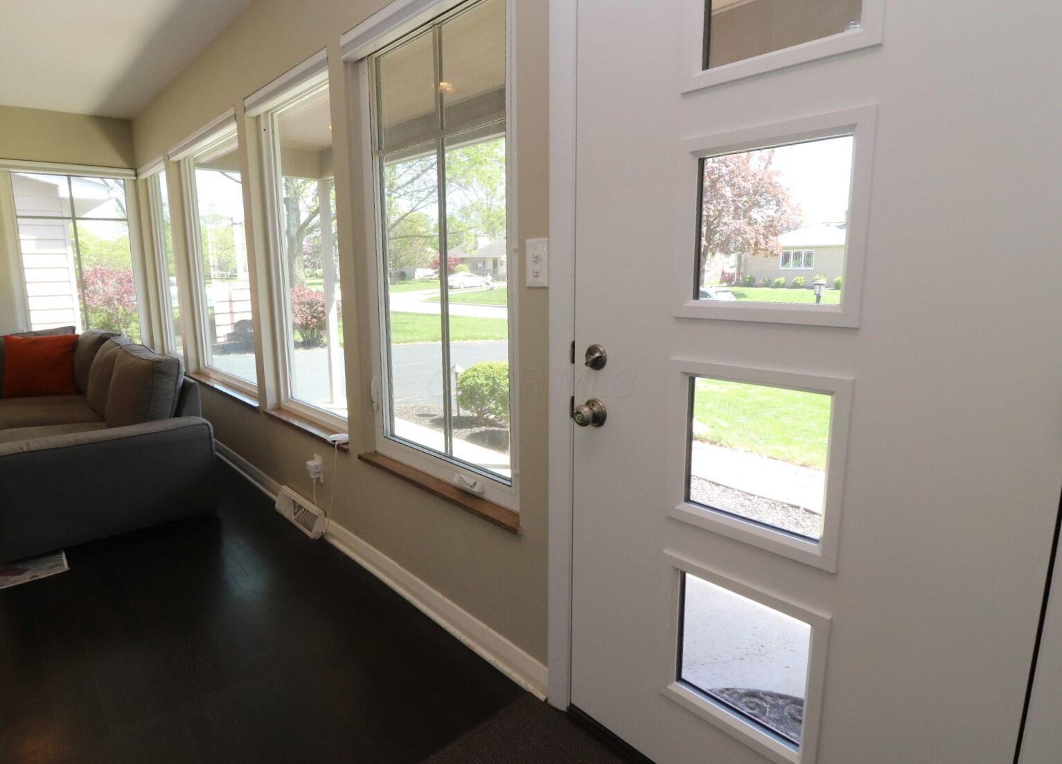 1950 Langham Road Columbus, OH 43221 - Photo 10 of 56 Light and bright