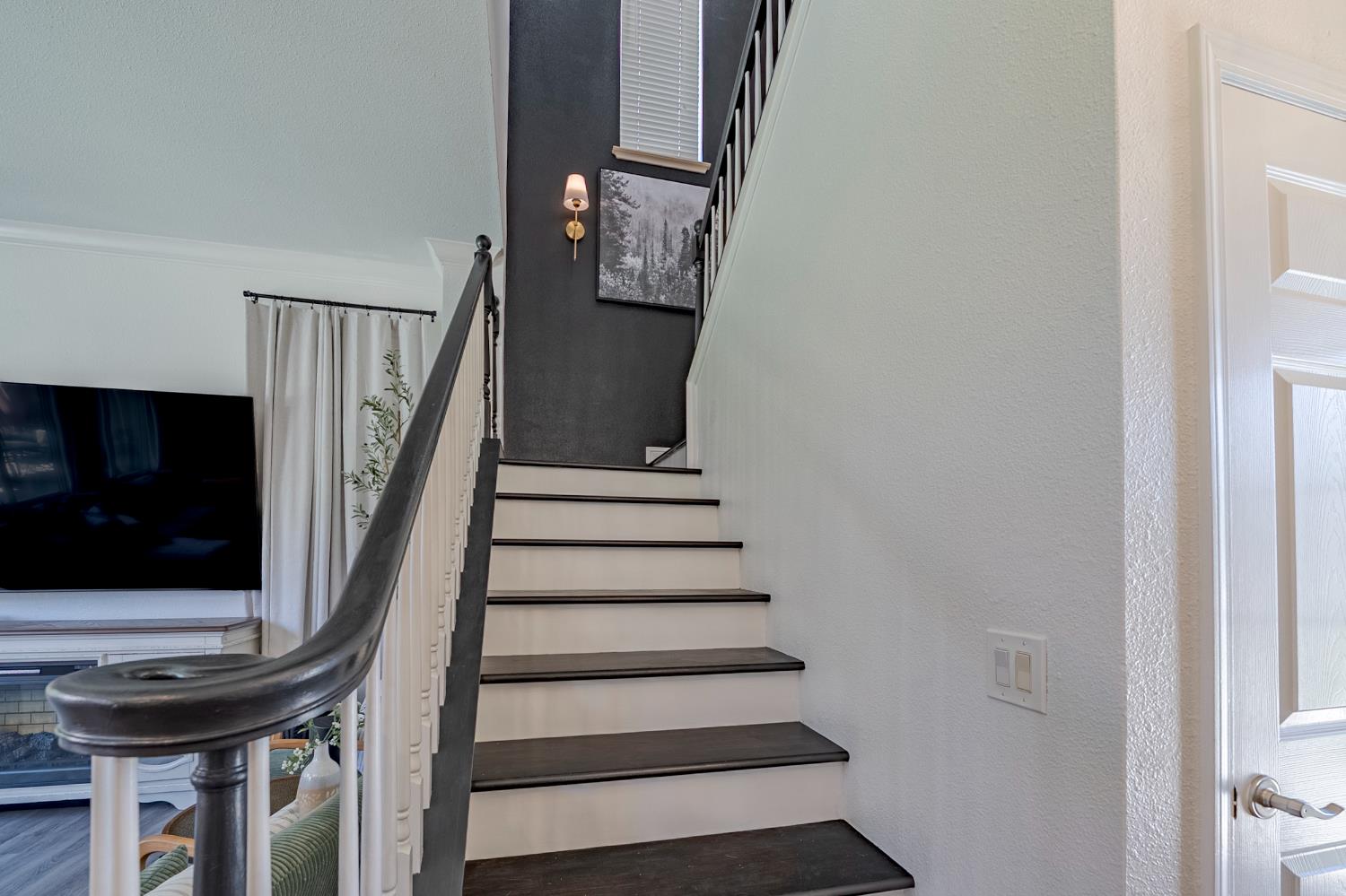 1833 La Quinta Court Merced, CA 95340 - Photo 29 of 55 a view of entryway and hall with wooden floor
