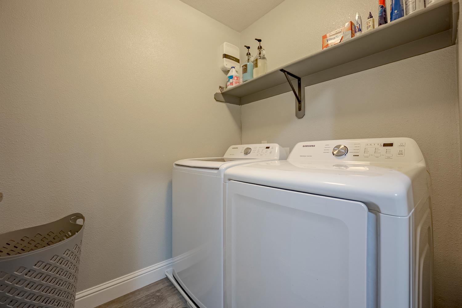 1833 La Quinta Court Merced, CA 95340 - Photo 39 of 55 a utility room with dryer and washer