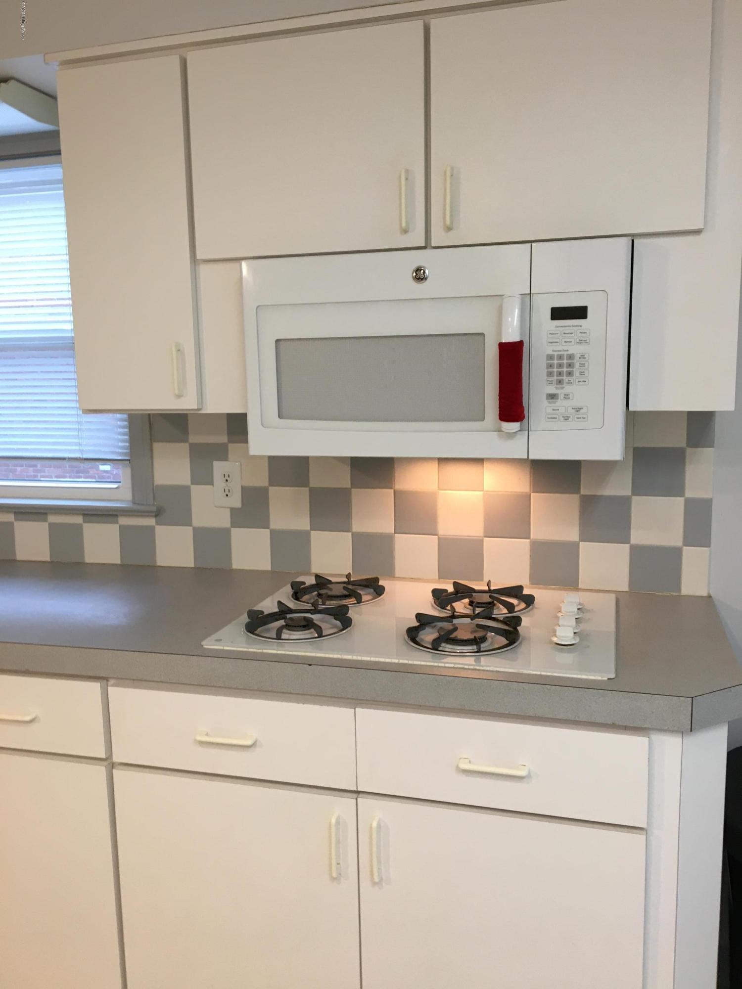 7901 Circle Crest Road Louisville, KY 40241 - Photo 16 of 69 Gas cooktop and microwave