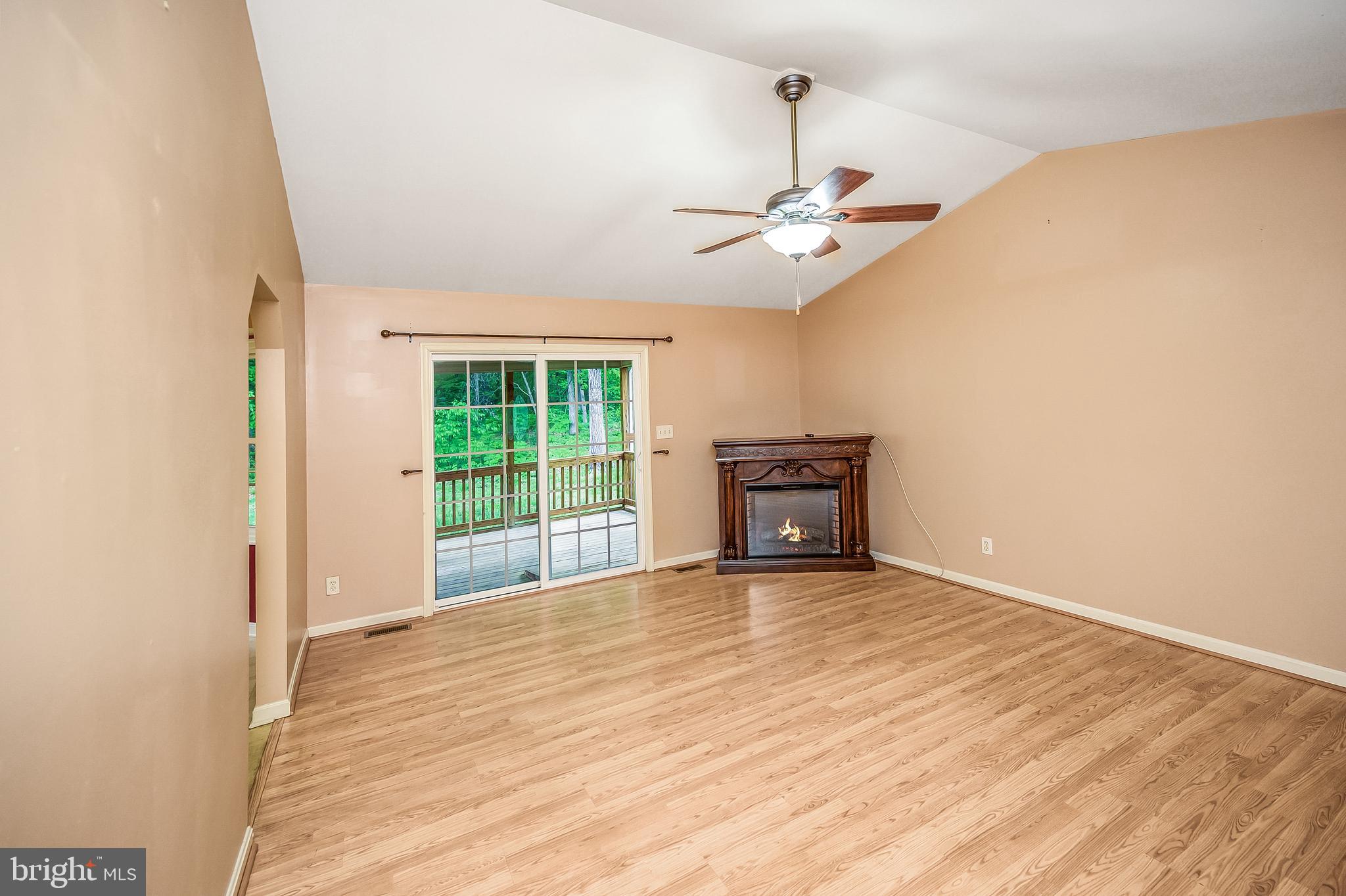 114 Saylers Creek Road Locust Grove, VA 22508 - Photo 3 of 33 Spacious family room with cathedral ceilings