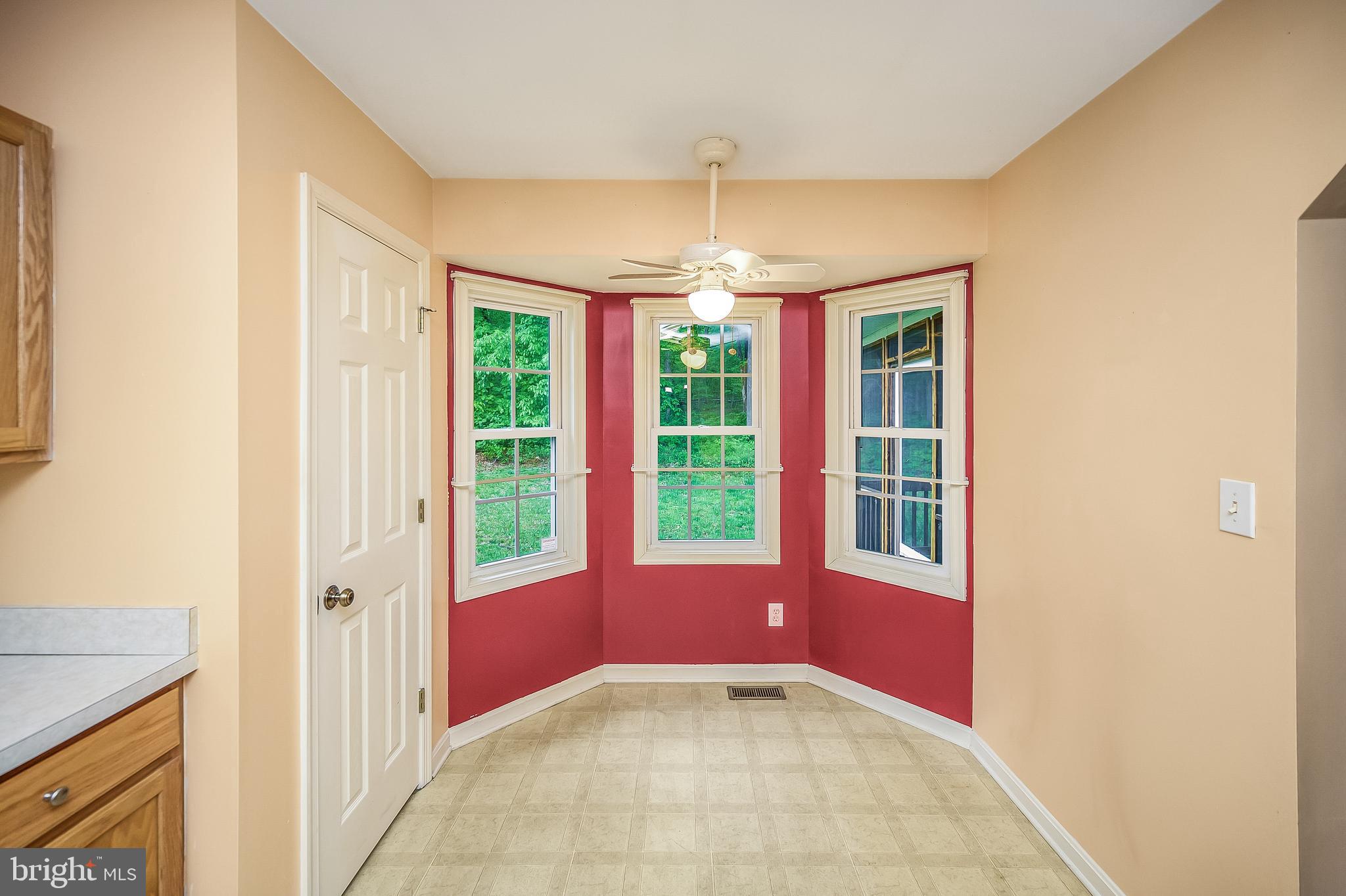 114 Saylers Creek Road Locust Grove, VA 22508 - Photo 7 of 33 Breakfast room w/ with bay windows