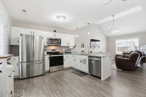 $2,100 | 1148 Racker Drive, Clarksville, TN 37043