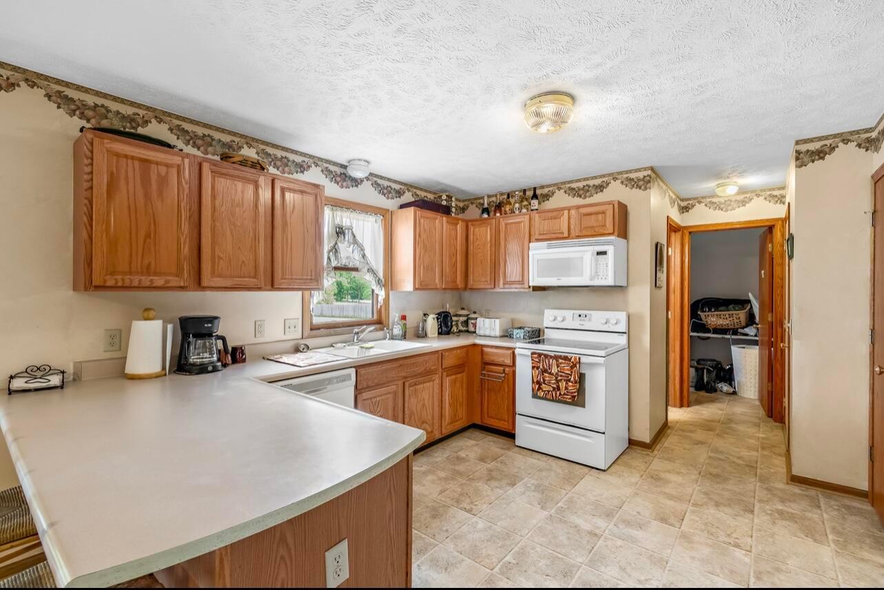 2918 Winnemac Pike La Rue, OH 43332 - Photo 13 of 38 Kitchen
