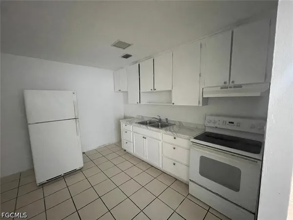 $1,350 | 2148 Dora Street, Unit 12, Fort Myers, FL 33901