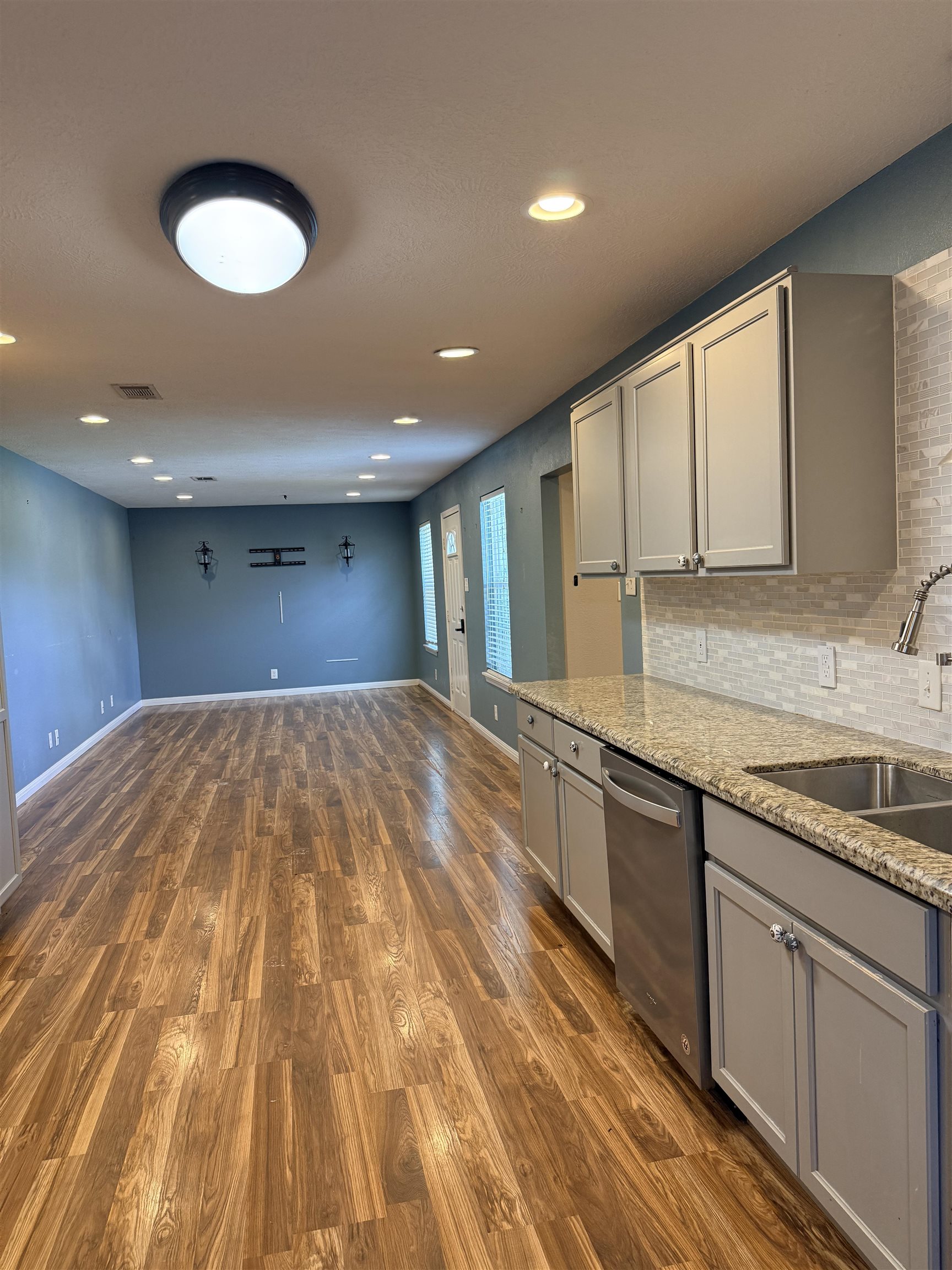 2830 Maple Avenue Groves, TX 77619 - Photo 7 of 19