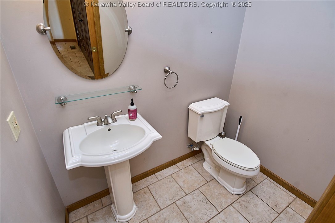 1128 Shamrock Road Charleston, WV 25314 - Photo 22 of 50 Hall Half Bath on Main Level