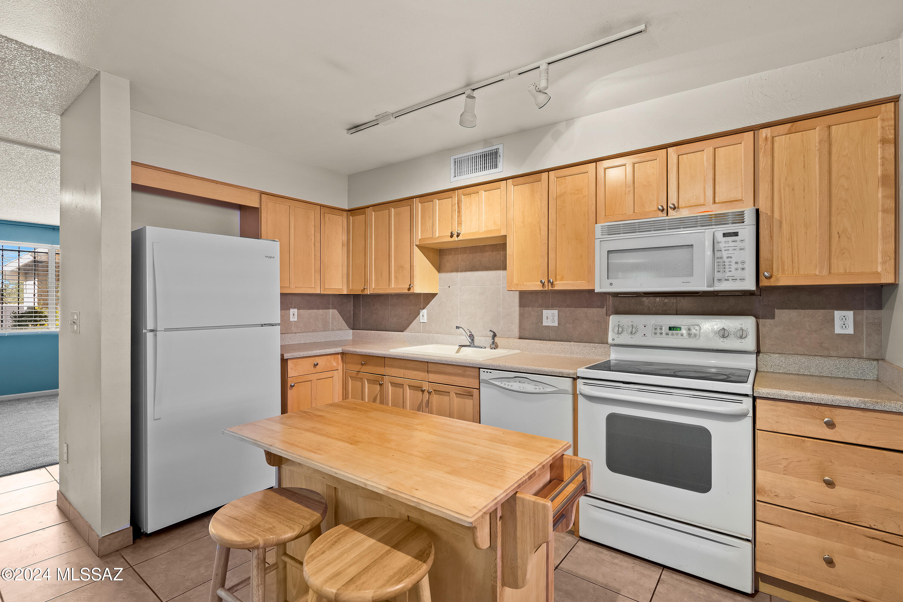 11 East Pastime Road Tucson, AZ 85705 - Photo 11 of 25