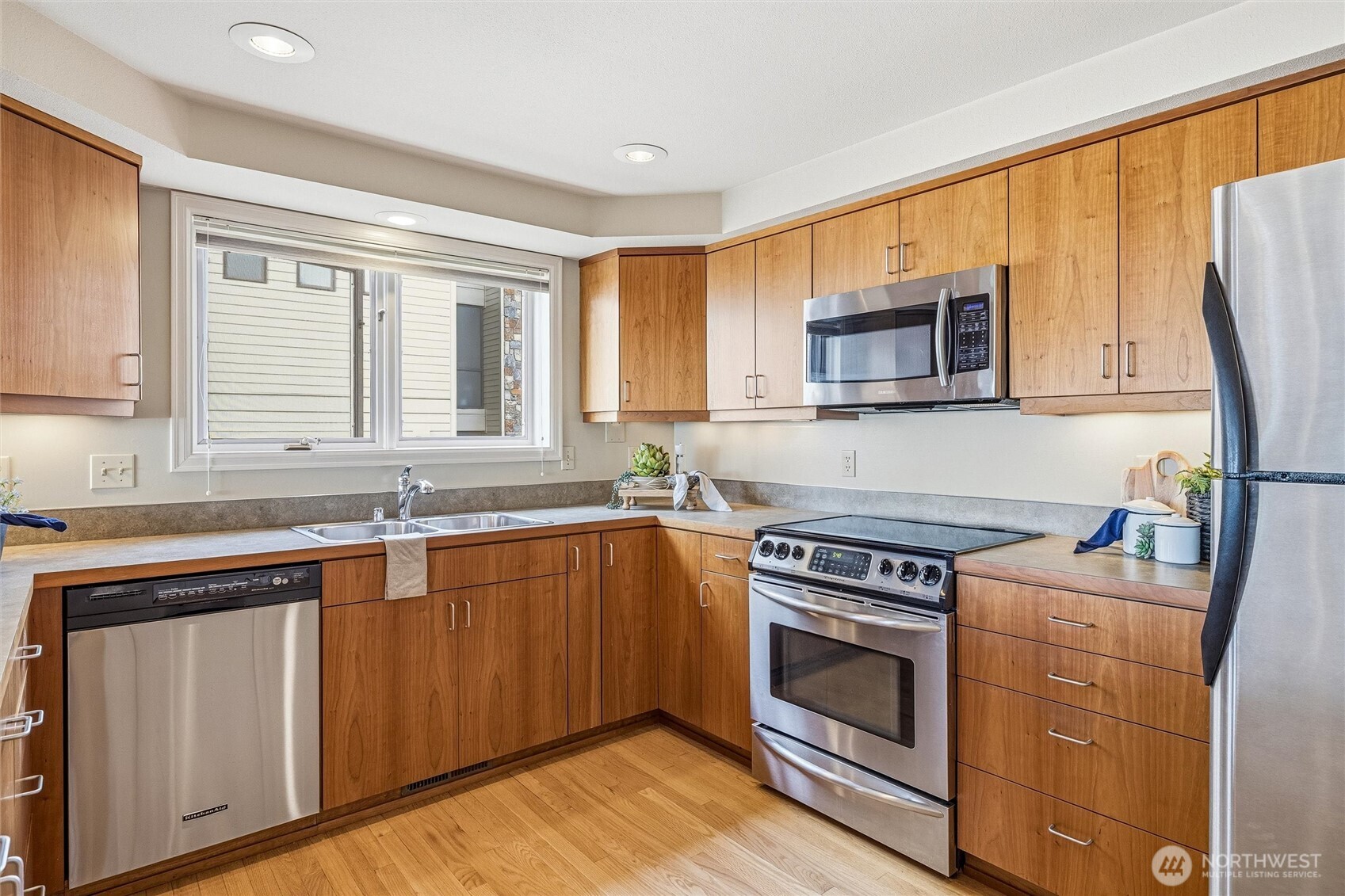 480 South State Street, Unit 204 Bellingham, WA 98225 - Photo 8 of 37