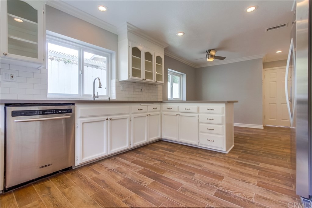 917 Emerald Street Redondo Beach, CA 90277 - Photo 27 of 72