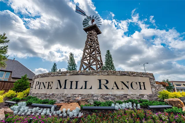 a view of entryway and hall
