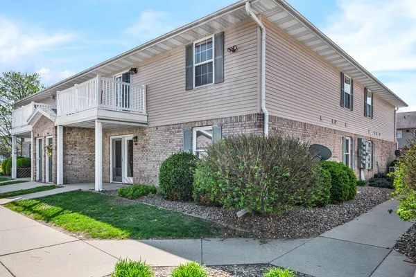 $139,900 | 1040 Ekstam Drive, Unit 108, Bloomington, IL 61704