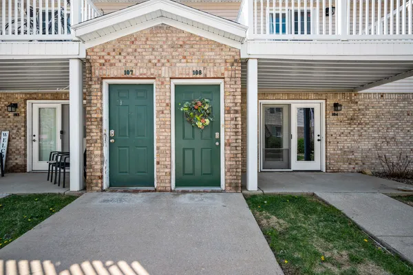 $139,900 | 1040 Ekstam Drive, Unit 108, Bloomington, IL 61704