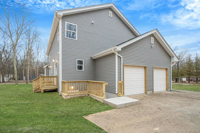 $859,999 | 37 Locust Avenue South, Medford, NY 11763