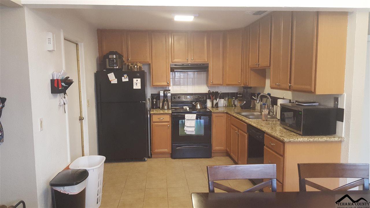 11040 Hillcrest Road, Unit 11040 HIRSCHFELD WAY RAN Rancho Cordova, CA 95670 - Photo 8 of 37