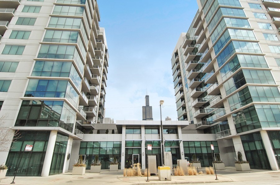 125 South Green Street, Unit 1001A Chicago, IL 60607 - Photo 1 of 17