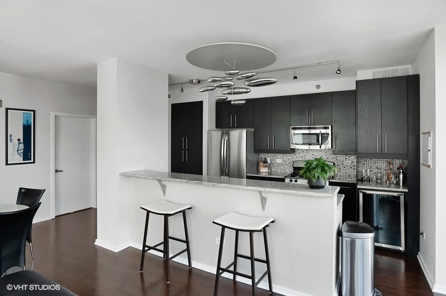 125 South Green Street, Unit 1001A Chicago, IL 60607 - Photo 8 of 17
