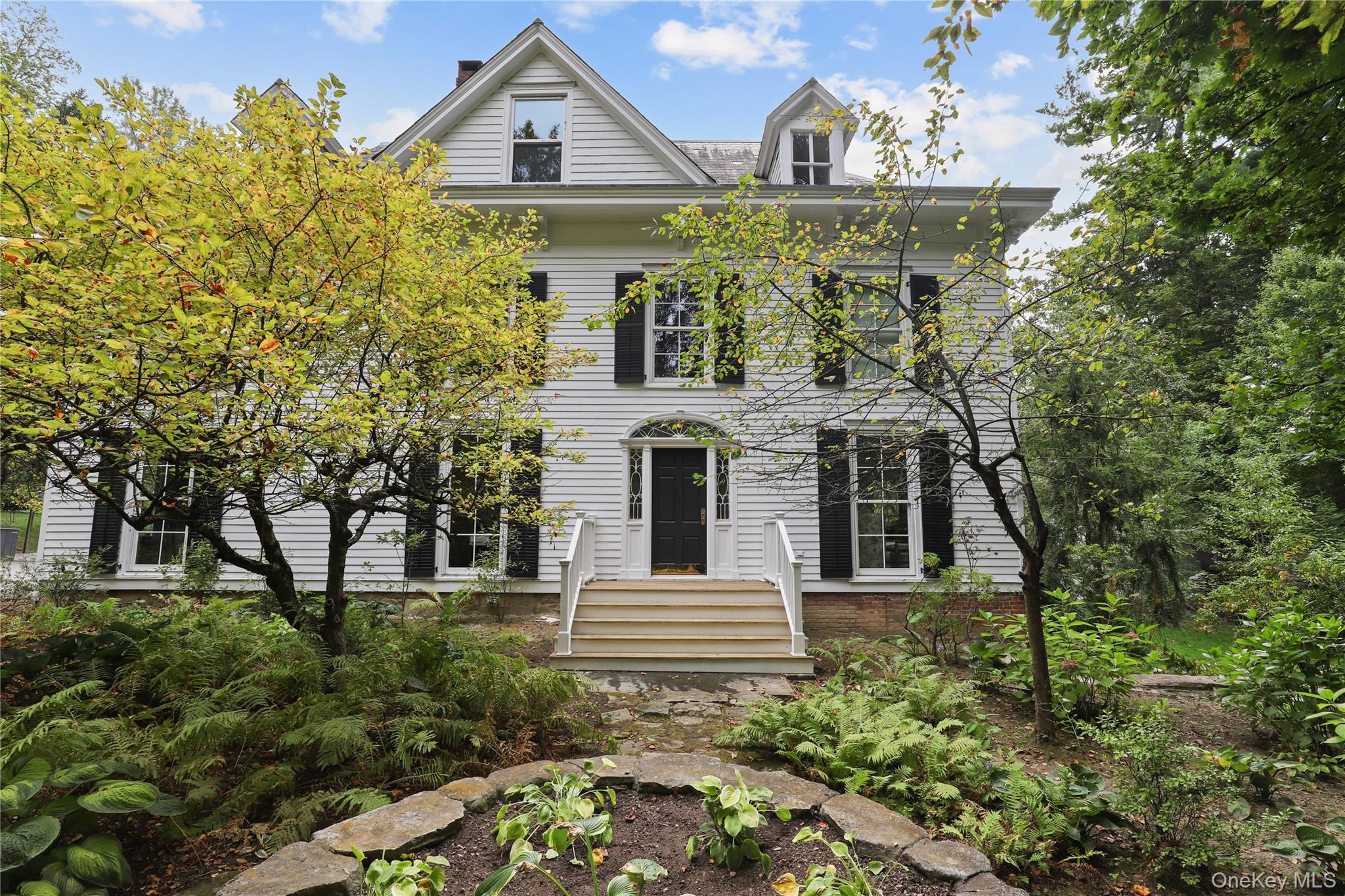 21 Katonahs Wood Road Katonah, NY 10536 - Photo 2 of 34 a front view of a house with garden