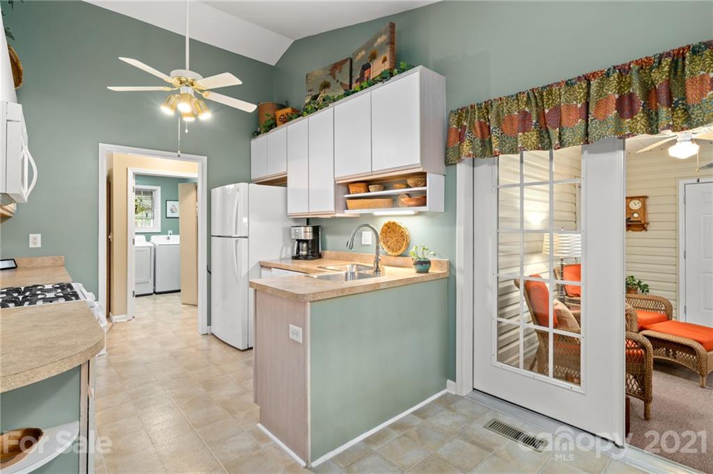 38 Bridgette Loop Road Hendersonville, NC 28791 - Photo 12 of 26 Gallery Image 12