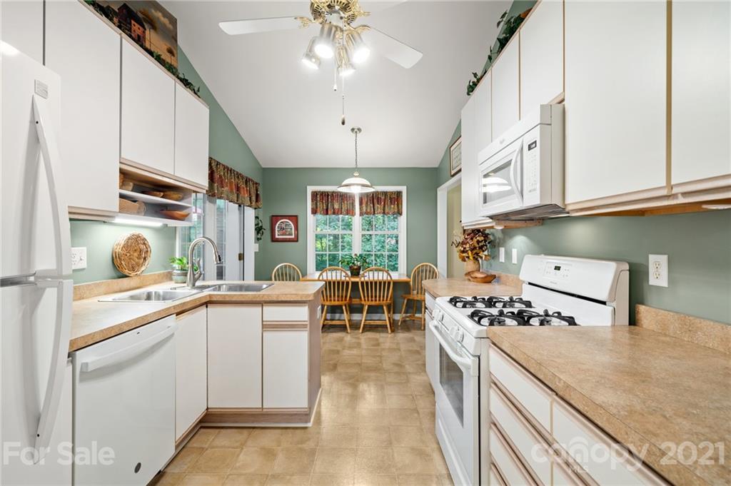 38 Bridgette Loop Road Hendersonville, NC 28791 - Photo 14 of 26 Gallery Image 14