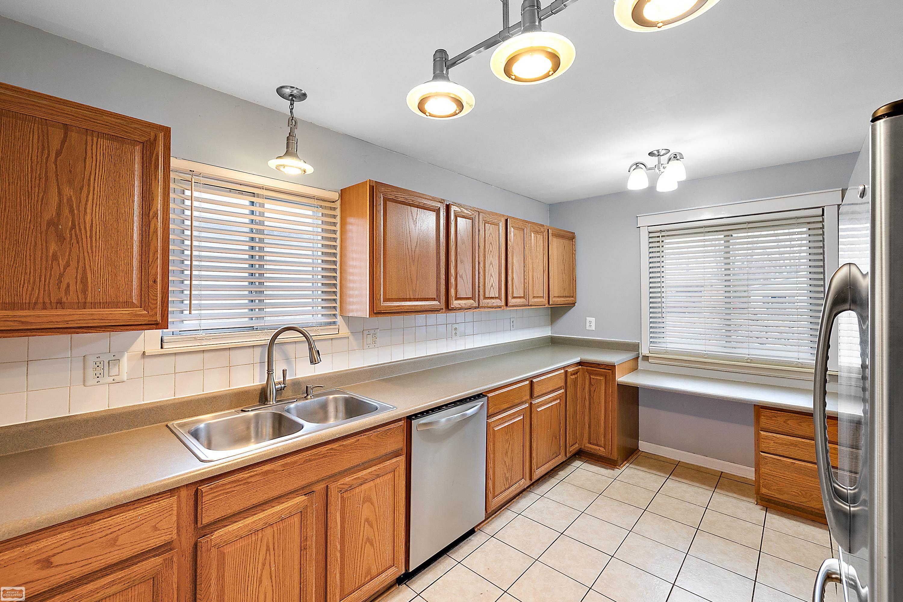 26082 Clear Street Harrison, MI 48045 - Photo 11 of 43