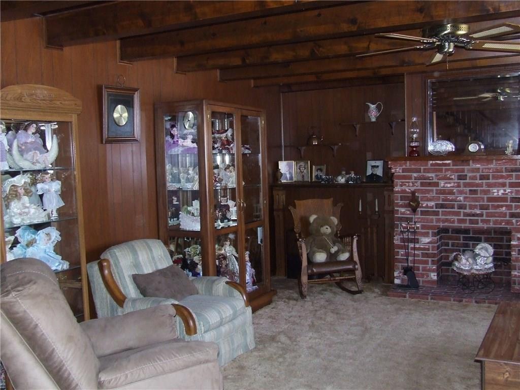 617 Spring Street Latrobe, PA 15650 - Photo 12 of 19 Comfortable living room