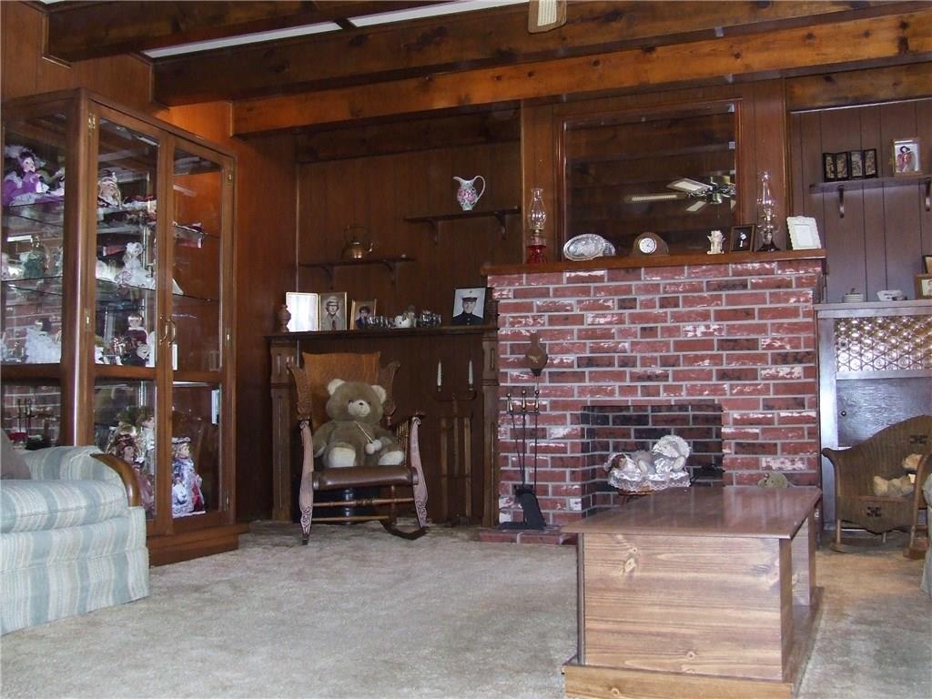 617 Spring Street Latrobe, PA 15650 - Photo 13 of 19 Living room 17X15