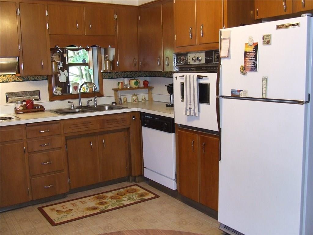 617 Spring Street Latrobe, PA 15650 - Photo 8 of 19 Nice size eat-in kitchen 15X10