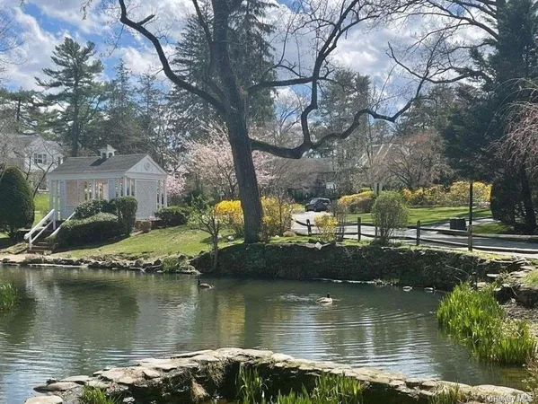 $7,500 | 64 Old Pond Road, Great Neck, NY 11023
