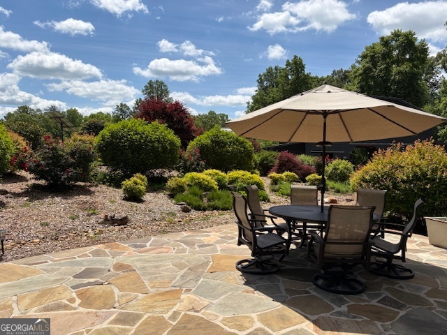 5134 Highway 17 Clarkesville, GA 30523 - Photo 15 of 96 Entry stone patio