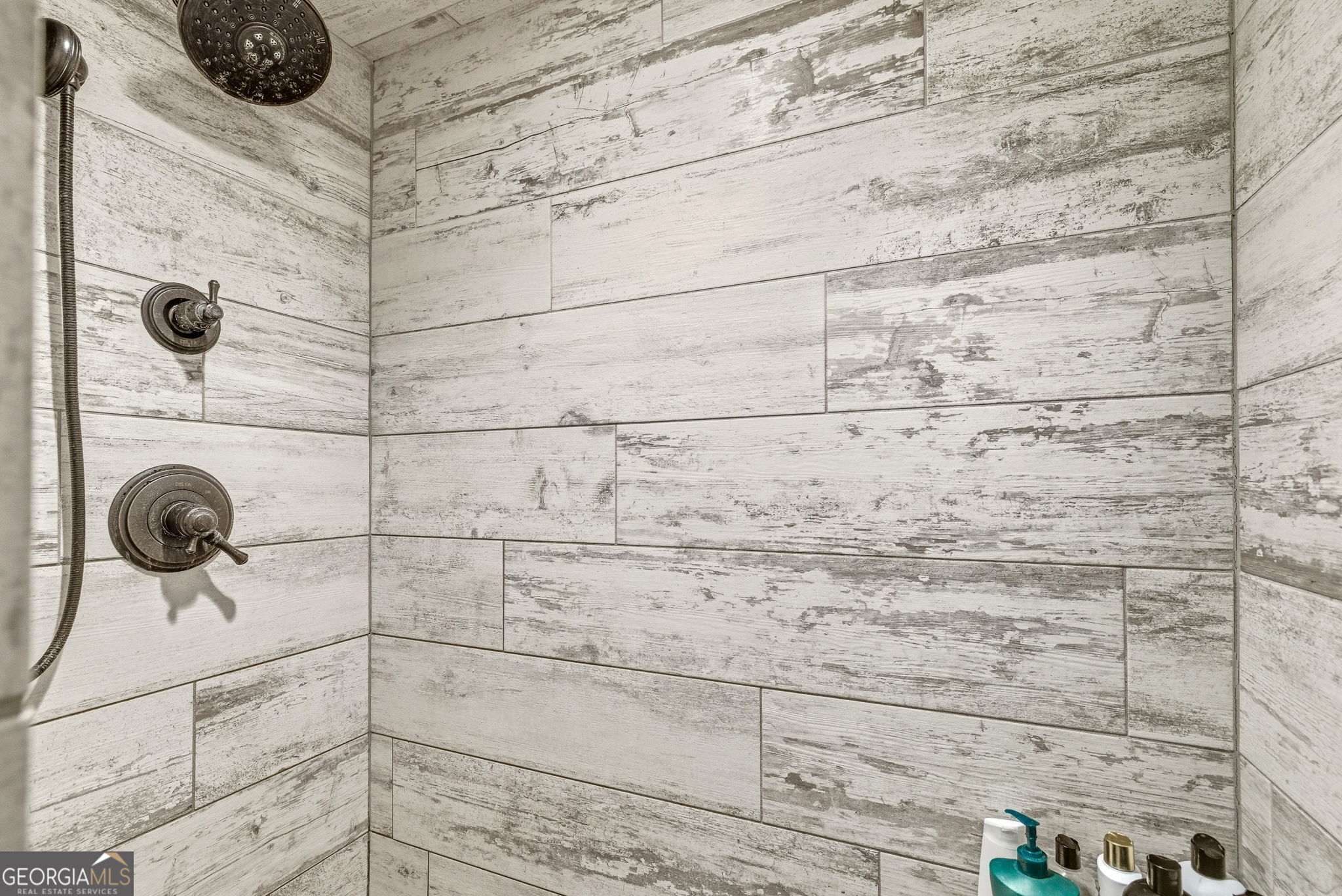 5134 Highway 17 Clarkesville, GA 30523 - Photo 39 of 96 Craftsman tiled shower