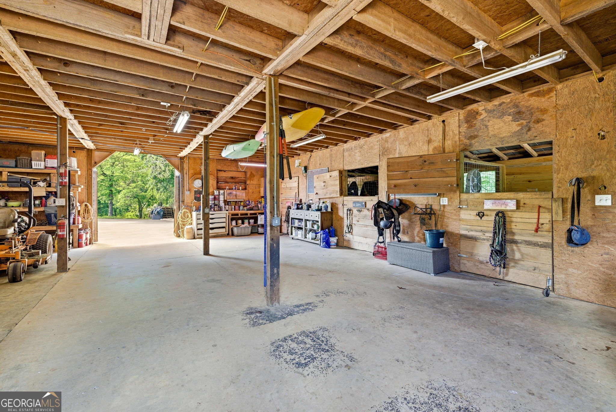 5134 Highway 17 Clarkesville, GA 30523 - Photo 43 of 96 Interior of barn