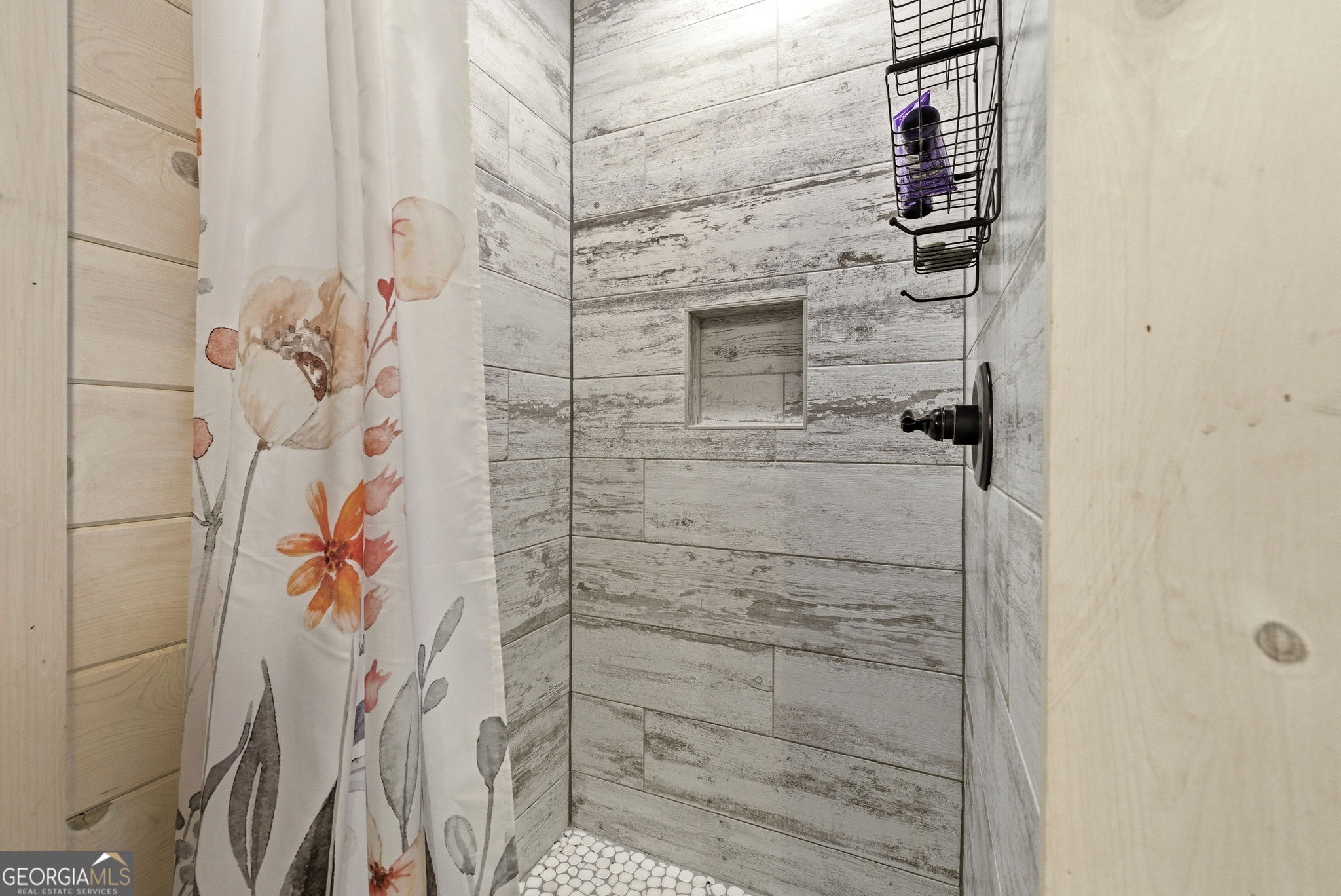 5134 Highway 17 Clarkesville, GA 30523 - Photo 67 of 96 Beautiful tiled design