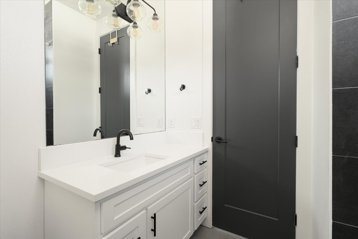 3700 Clawson Road, Unit 301 Austin, TX 78704 - Photo 25 of 35 Secondary bathroom featuring vanity