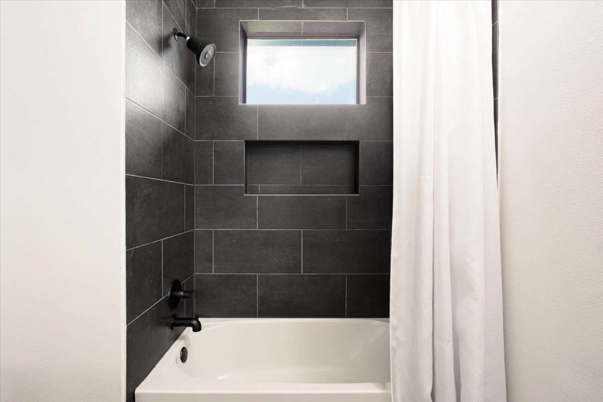 3700 Clawson Road, Unit 301 Austin, TX 78704 - Photo 26 of 35 Secondary full bath with shower / bath combo