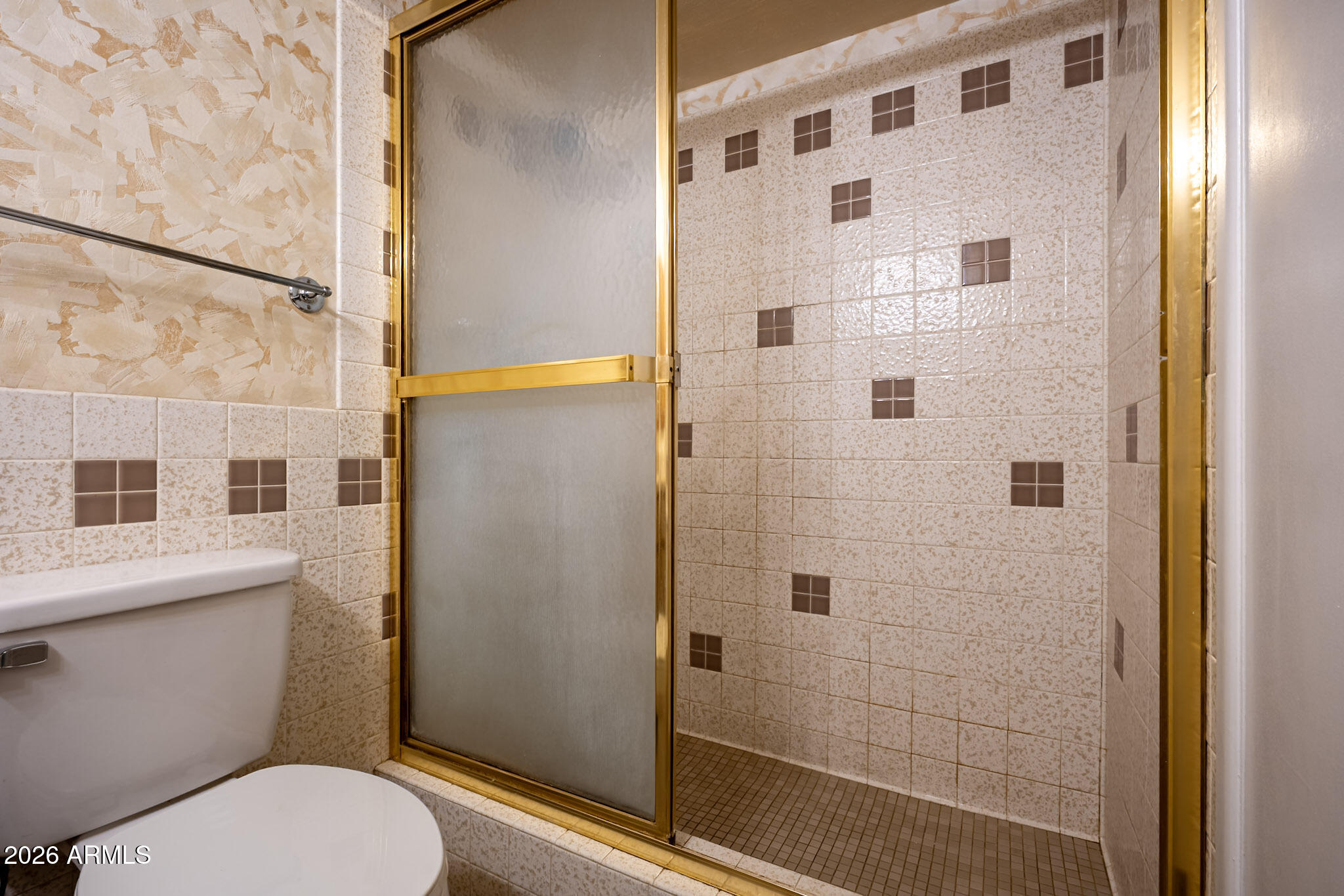 2569 West Berridge Lane, Unit D115 Phoenix, AZ 85017 - Photo 19 of 27 Walk in Shower