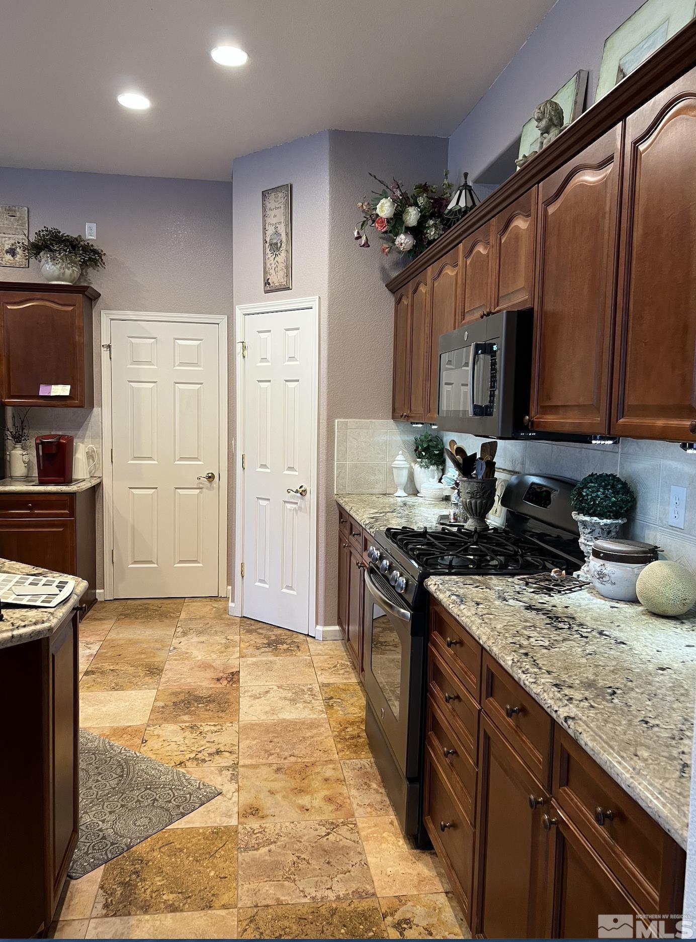 1885 Beringer Way Reno, NV 89521 - Photo 6 of 29 a kitchen with granite countertop a sink stove and refrigerator