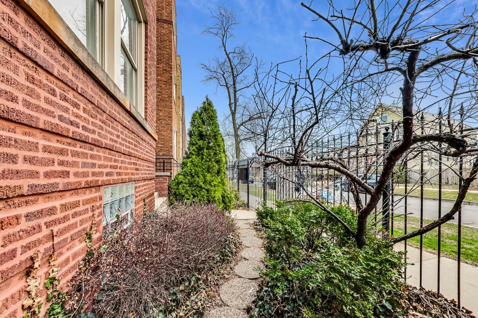 3330 West Hutchinson Street, Unit 3 Chicago, IL 60618 - Photo 4 of 23