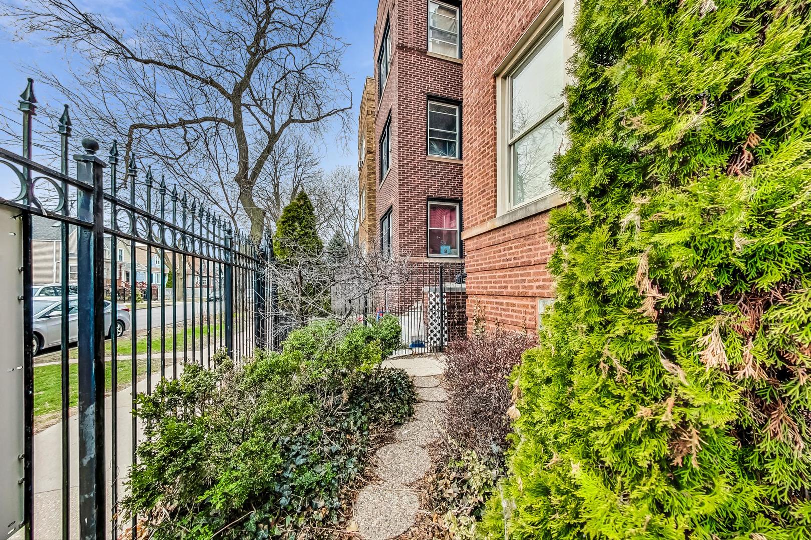 3330 West Hutchinson Street, Unit 3 Chicago, IL 60618 - Photo 5 of 23