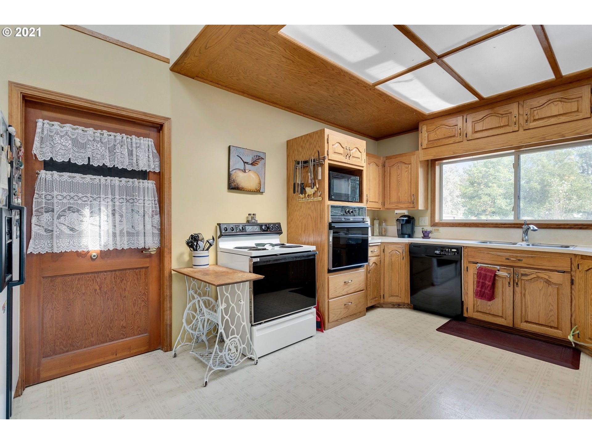 37272 Conley Road Springfield, OR 97478 - Photo 7 of 32 a kitchen with stainless steel appliances kitchen island granite countertop a stove refrigerator and cabinets