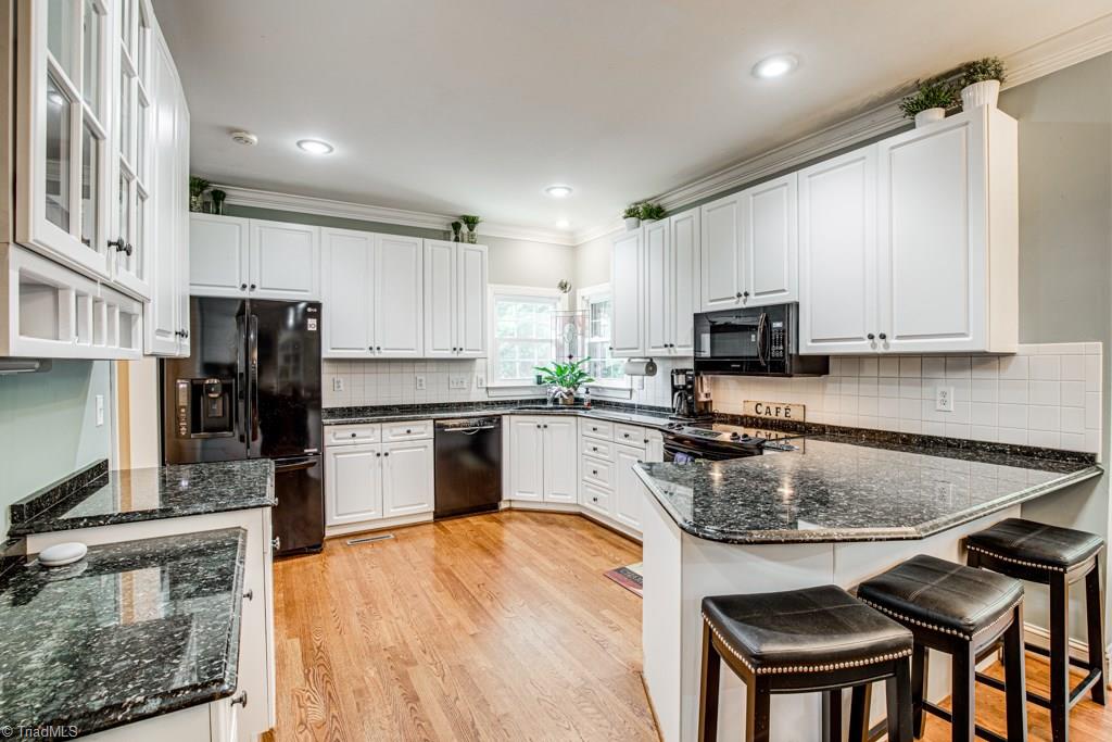 8057 Glengarriff Road Clemmons, NC 27012 - Photo 4 of 30 Gallery Image 4