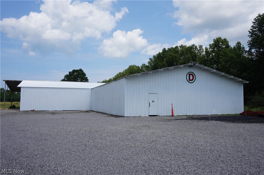6019 New London Road Ashtabula, OH 44004 - Photo 30 of 47 prefect building for horses, livestock, large equipment.