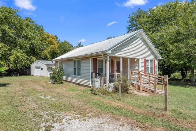 $124,900 | 412 East College Street, Summertown, TN 38483