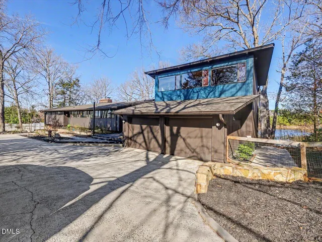 a view of a back yard of a house