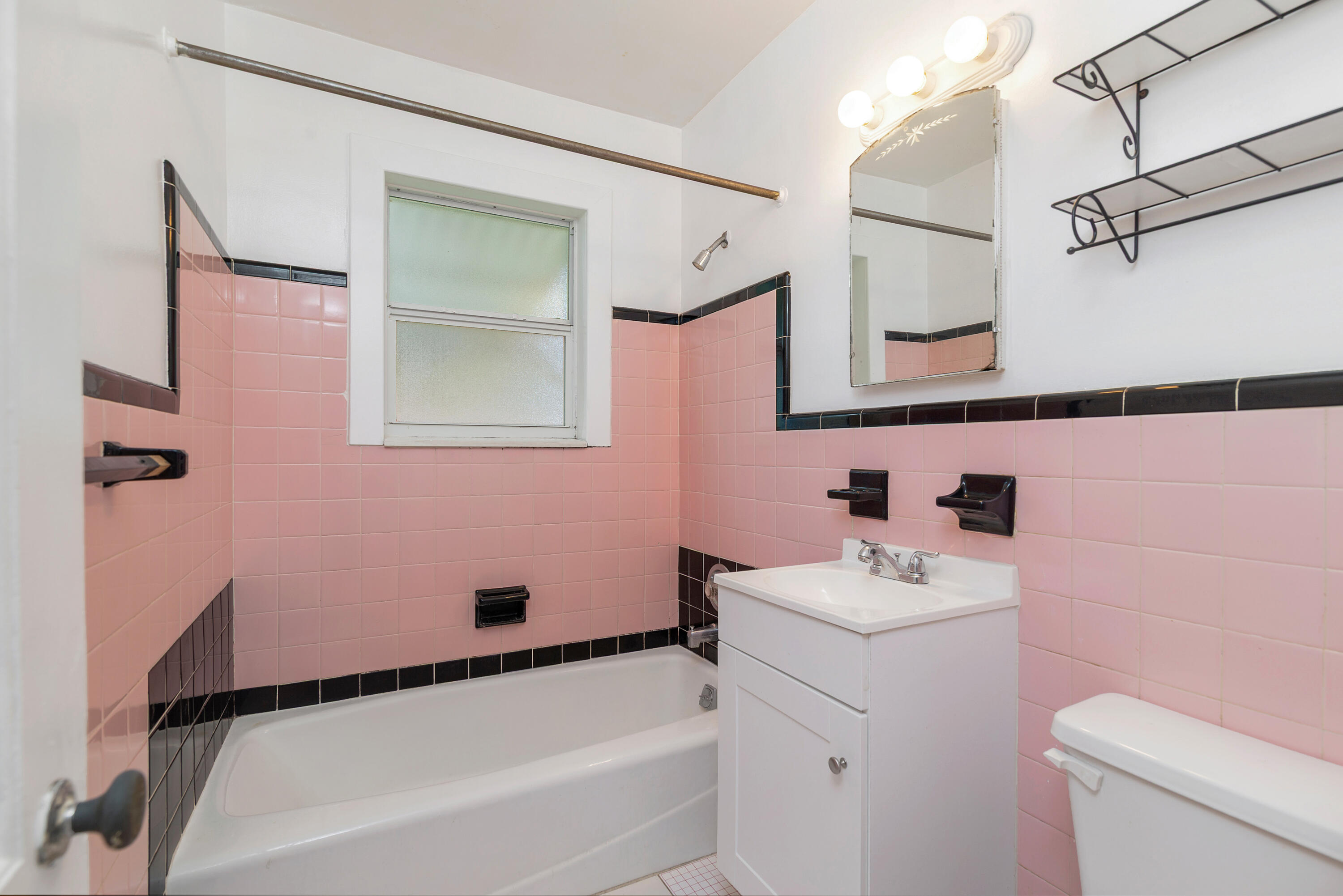 429 49th Street, Unit 2 West Palm Beach, FL 33407 - Photo 8 of 10 a bathroom with a sink a toilet and a bathtub