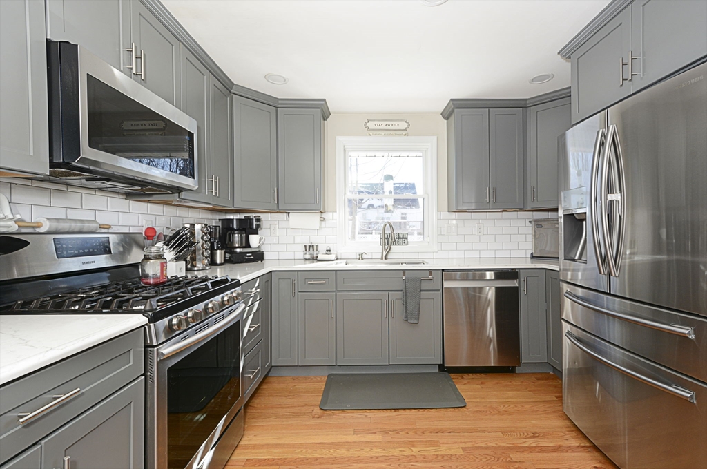 18 Birmingham Road Worcester, MA 01606 - Photo 4 of 33 Gallery Image 4