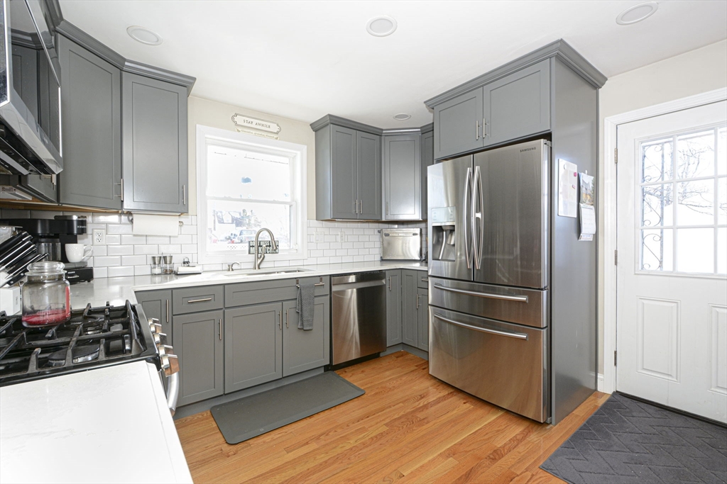 18 Birmingham Road Worcester, MA 01606 - Photo 6 of 33 Gallery Image 6